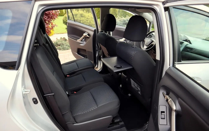 Toyota Verso cena 28900 przebieg: 205000, rok produkcji 2009 z Gołdap małe 529